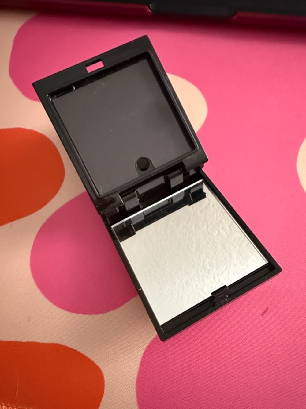 Trish McEvoy Makeup Wardrobing Refillable Compact with 8 Eye Shadows Case Only - Picture 5 of 5